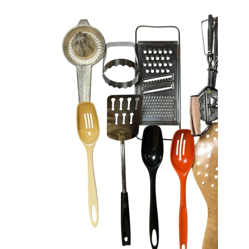 16 Mixed Lot of Vintage  Kitchen Utensils Tools Farmhouse Decor Metal/Wood